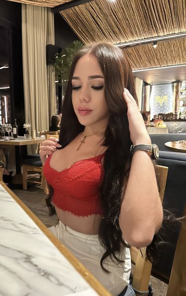 Mi nombre es María Paula, tengo 18 años, soy una chica femenina, delicada, aseada, educada y muy discreta, dispuesta hacerte pasar una experiencia inolvidable.
My name is María Paula, I am 18 years old, I am a feminine girl, delicate, well-gjust, educated and very discreet, willing to make you spend an unforgettable experience.