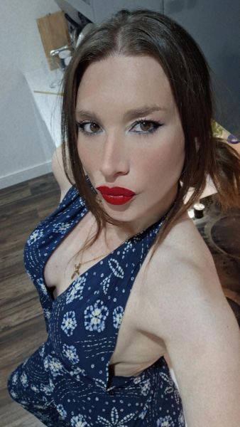 Hola mis amores!!! 

Soy Camy, una bella trans Argentina 🇦🇷 de 27 años y mis fotos son 100% reales.

Me puedes contactar para pasar momentos inolvidables, salidas, cenas o viajes, ya que soy una chica muy bella y discreta.
