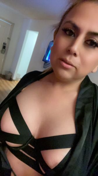 Hola soy Columba una chica dispuesta a cumplir tus fantasías no dramas ,no problem solo hombres serios y generosos 🥰