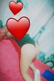 Hola, me llamo Caroline, 20 años, amplia y muy buena onda... Si queres contactarme mandame un wpp...