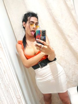 Isabella Hot