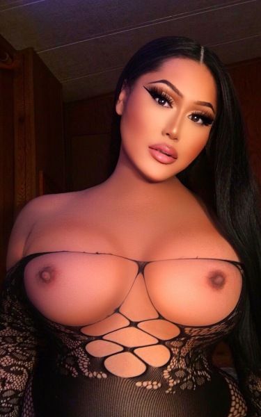 I'm Kloe , 23 years old 
Fetish and kink friendly 
Submissive and obedient 
Bottom 💕 
Manhattan NY! Outcalls and incalls and CarPlay. 
Today is my birthday 💕 $kloe923